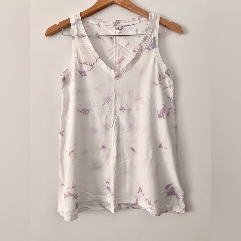🌟PRICE DROP🌟 NWOT! GAP white + purple v-neck TIE-DYE TANK TOP Size XS Petite